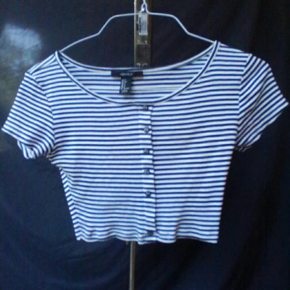 Forever 21 Tops - Black and white crop top